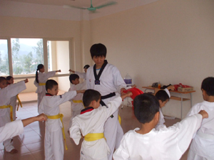 Trẻ em tham gia lớp học võ tại Trung tâm hoạt động thanh - thiếu niên tỉnh.